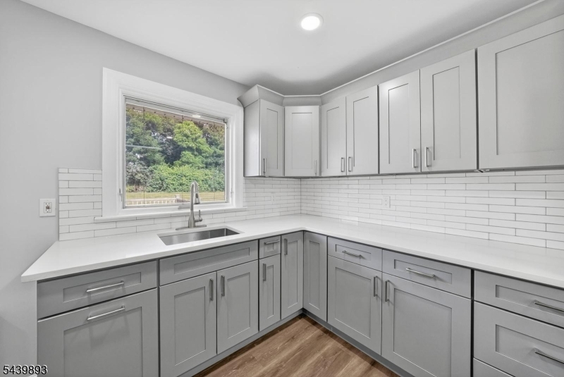 3 Fulper Place Clinton, NJ 08809 - Photo 6 of 22