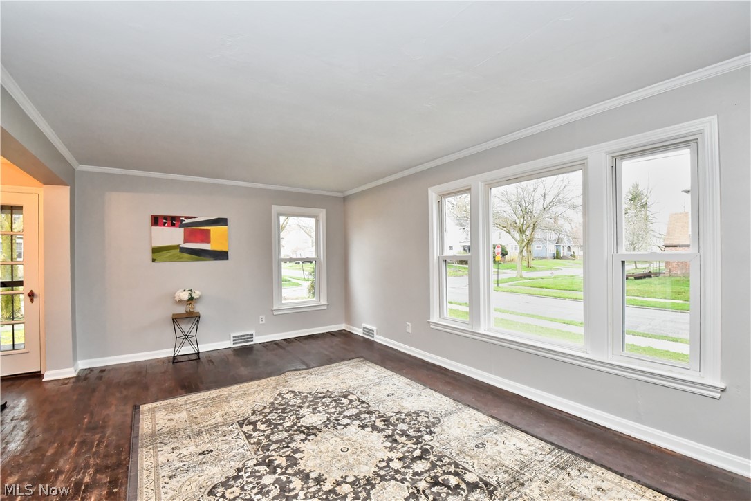 3983 Navahoe Road Cleveland Heights, OH 44121 - Photo 4 of 24 Gallery Image 4