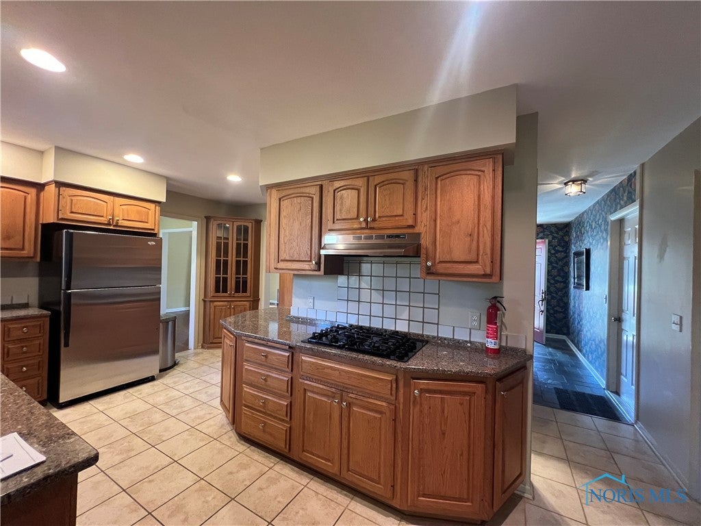 4819 Turnbridge Road Toledo, OH 43623 - Photo 16 of 48 Gas cook top