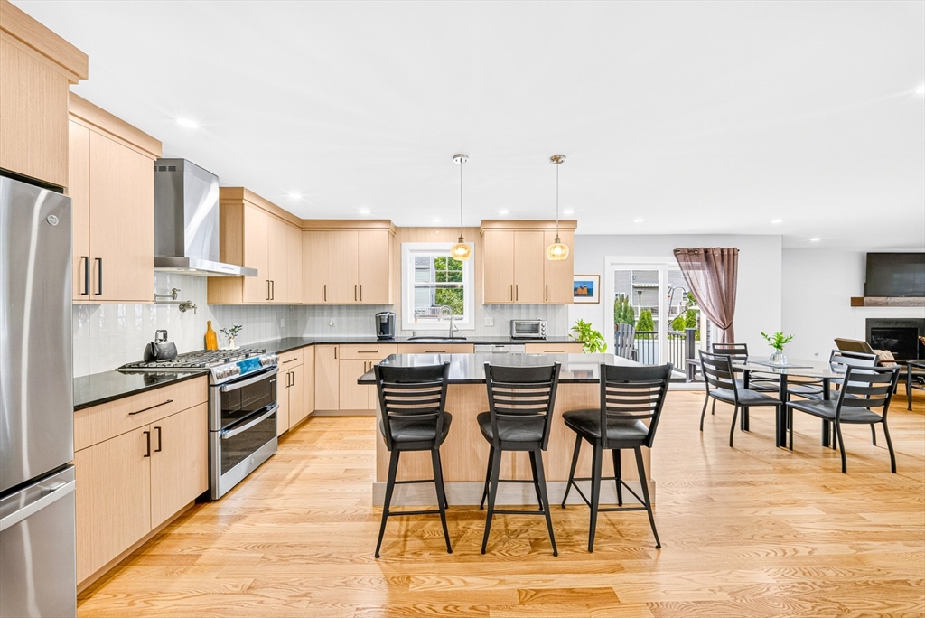 2 Sequoia Street Billerica, MA 01821 - Photo 5 of 42 Gallery Image 5