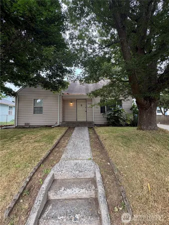 $2,950 | 11426 Crestwood Drive South, Seattle, WA 98178
