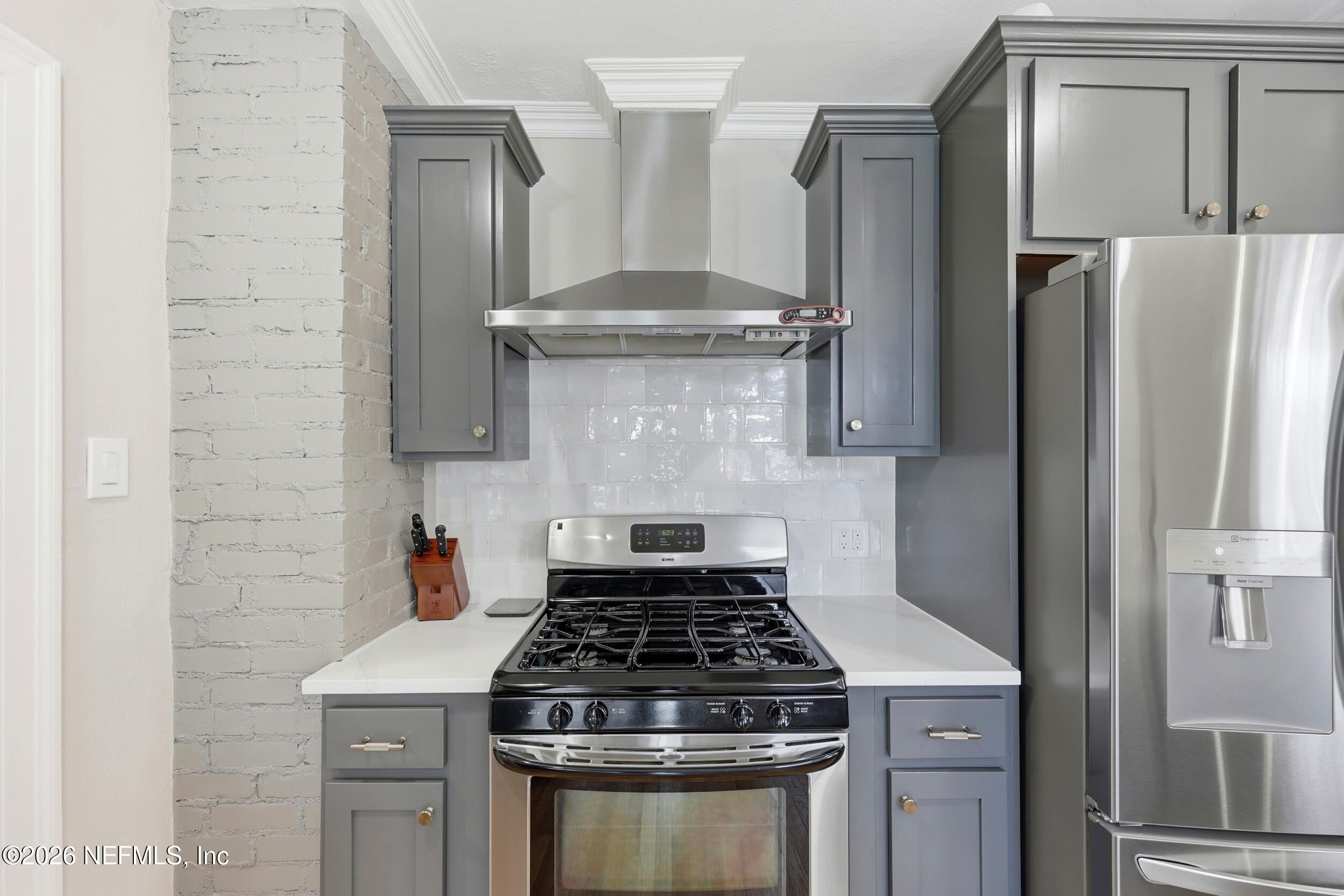 813 Old Hickory Road Jacksonville, FL 32207 - Photo 14 of 28 a stove top oven sitting inside of a kitchen