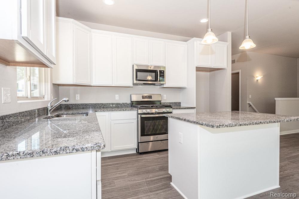 Kitchen 2 (1).jpg