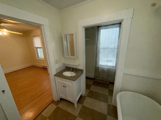 $1,750 | 36 2nd Street, Unit A, North Andover, MA 01845