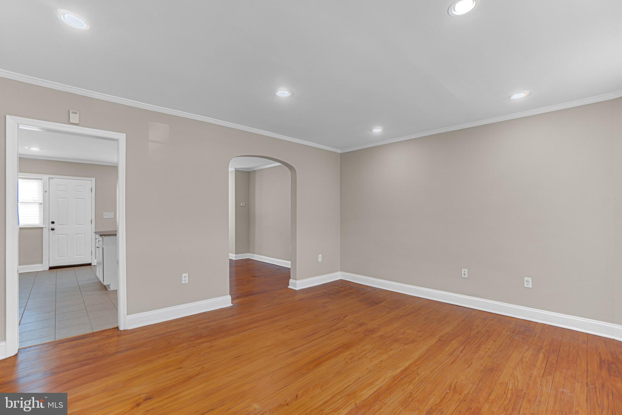 3904 Flowerton Road Baltimore, MD 21229 - Photo 9 of 29