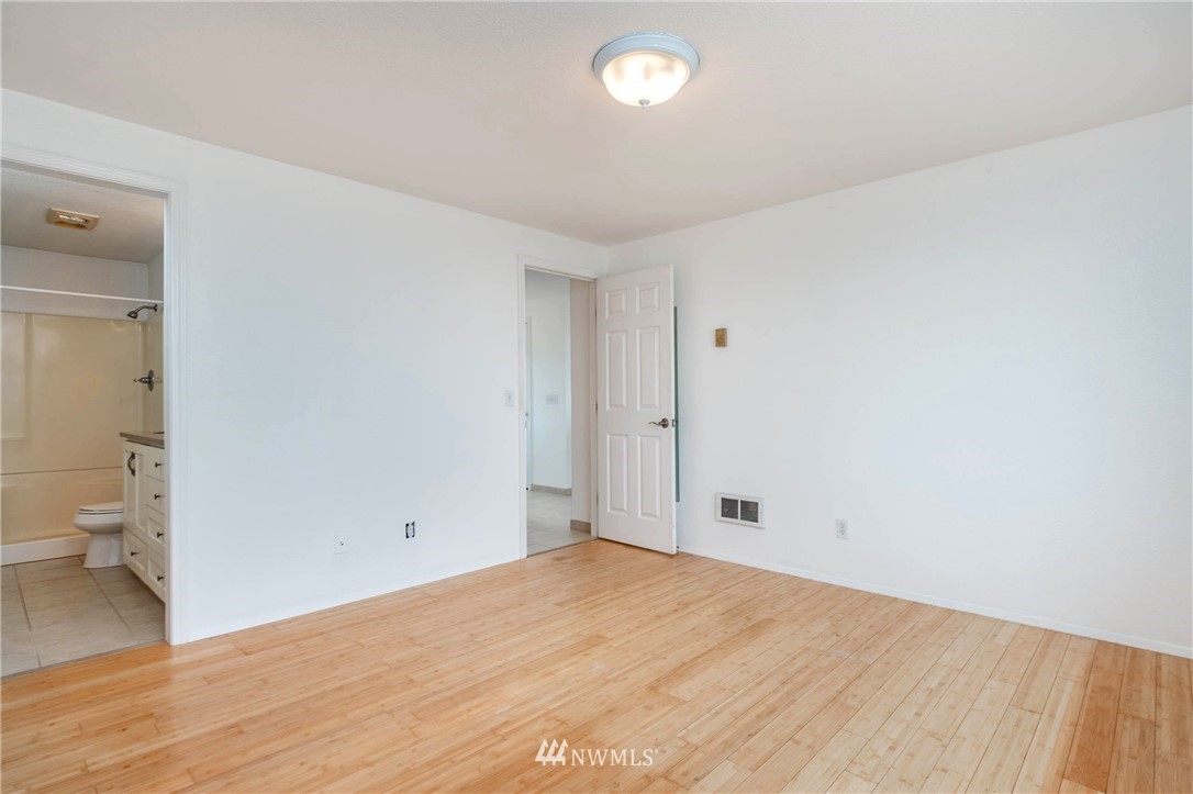 1991 West Beach Road Oak Harbor, WA 98277 - Photo 19 of 40 Gallery Image 19