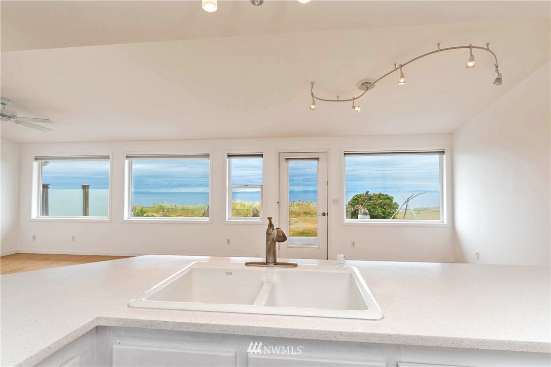 1991 West Beach Road Oak Harbor, WA 98277 - Photo 8 of 40 Gallery Image 8