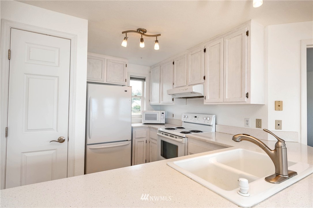 1991 West Beach Road Oak Harbor, WA 98277 - Photo 9 of 40 Gallery Image 9