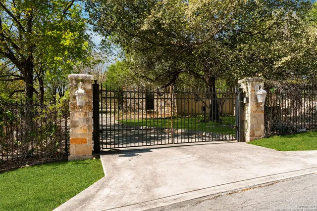 $850,000 | 728 Garraty Circle, Terrell Hills, TX 78209