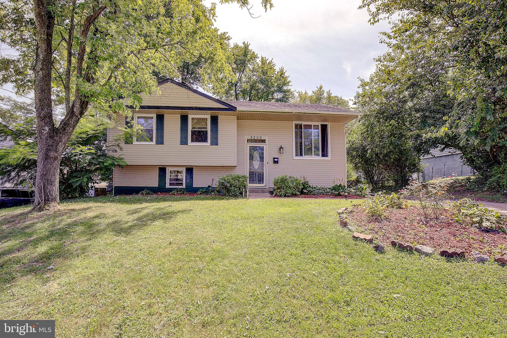 9209 Roxanne Drive Lanham, MD 20706 - Photo 2 of 33