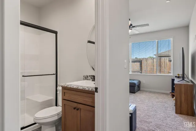 a livingroom with workspace and a window