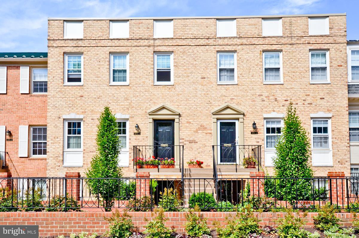 3273 Sutton Place Northwest, Unit D Washington, DC 20016 - Photo 2 of 29