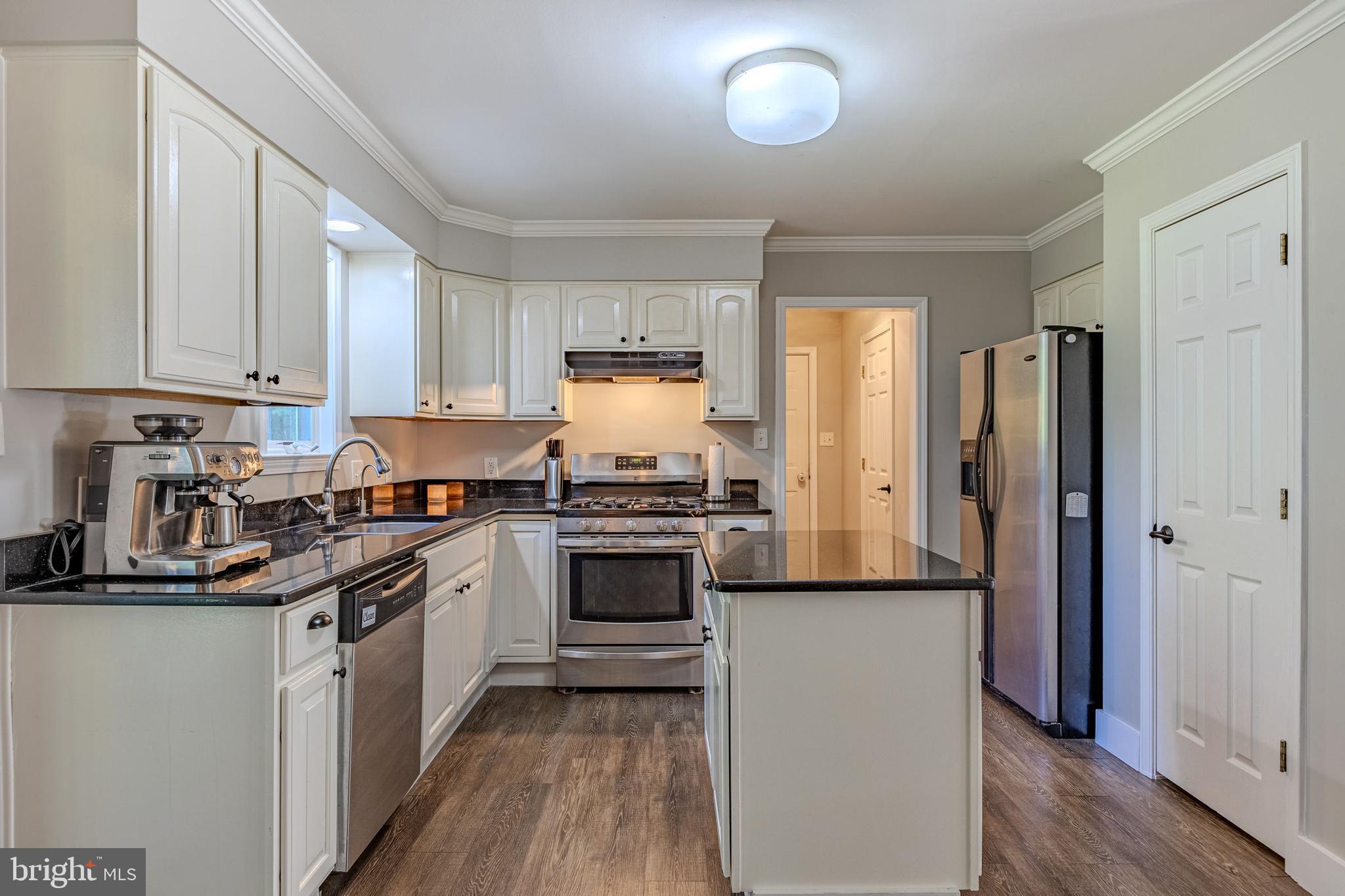 23372 Watson Road Leesburg, VA 20175 - Photo 14 of 37 Kitchen