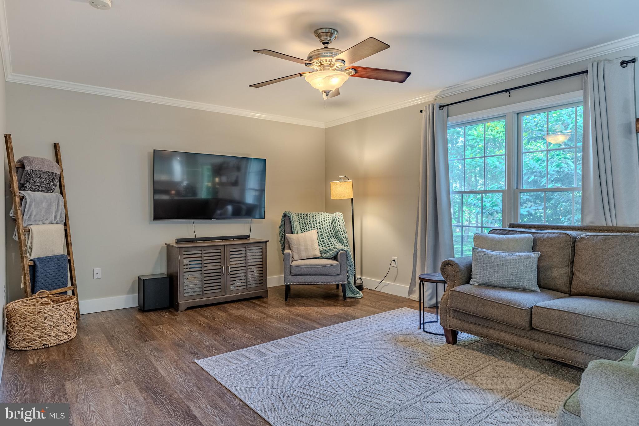 23372 Watson Road Leesburg, VA 20175 - Photo 8 of 37 Living Room