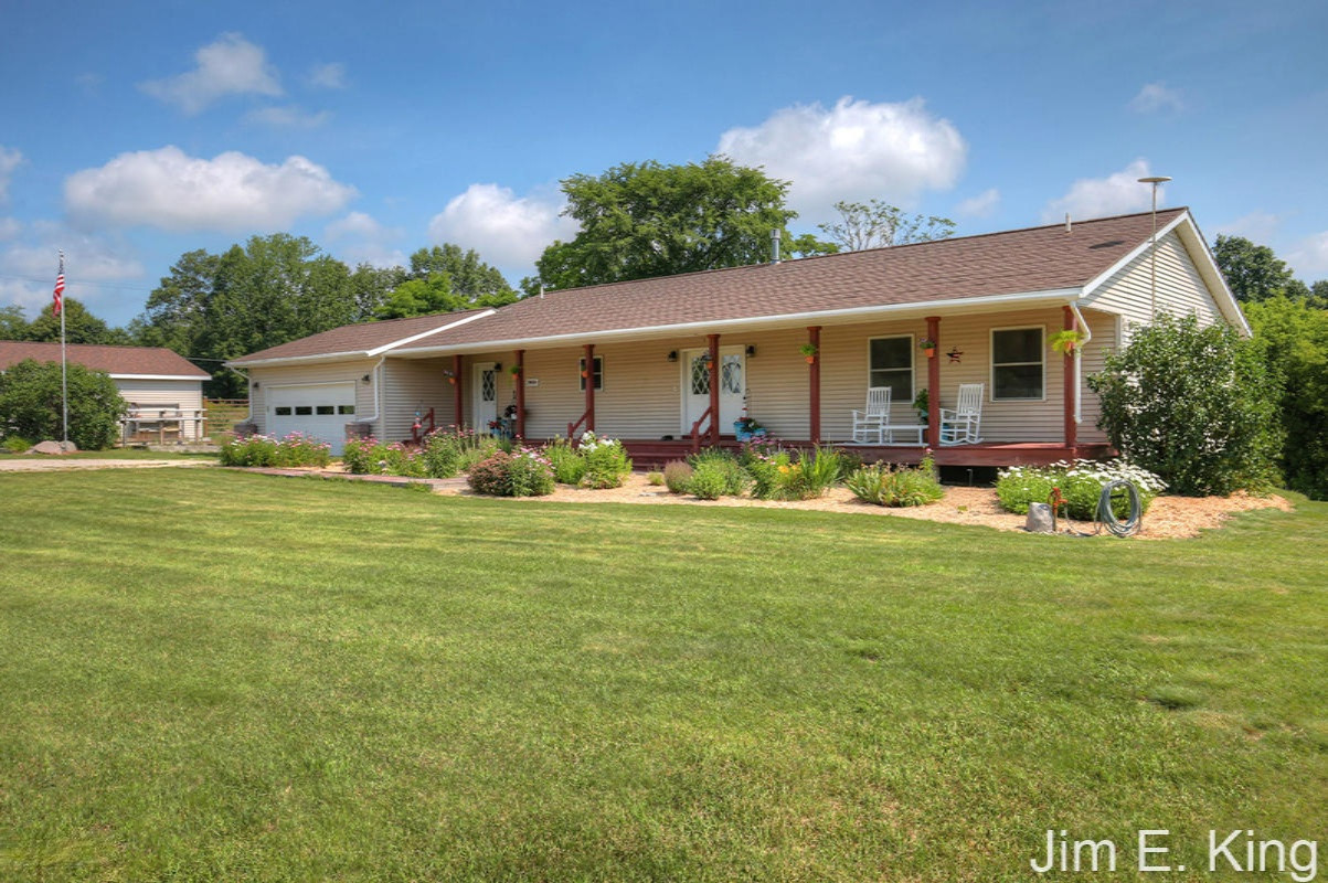 10265 Baker Road Greenville, MI 48838 - Photo 2 of 40 IMG_1027