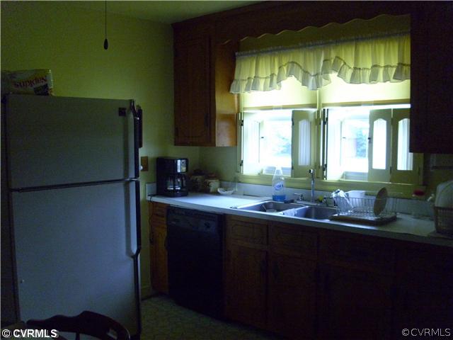 6109 Jessup Road Richmond, VA 23234 - Photo 5 of 6 Kitchen - Eat-in kitchen with windows over sink an