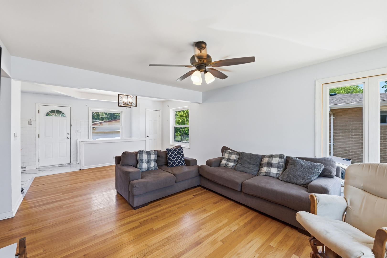 322 East Alden Drive Addison, IL 60101 - Photo 9 of 23