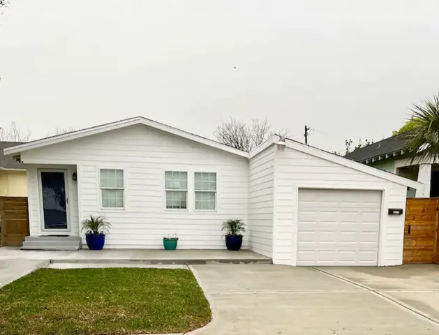 $1,600 | 4312 Avenue O 1/2, Unit 1, Galveston, TX 77550