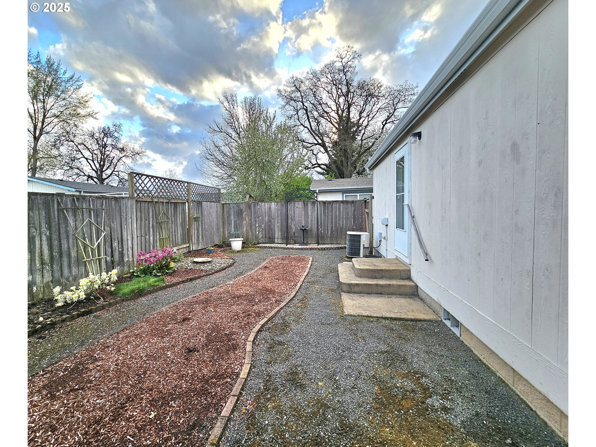 1621 Skipper Avenue Eugene, OR 97404 - Photo 35 of 36 Gallery Image 35