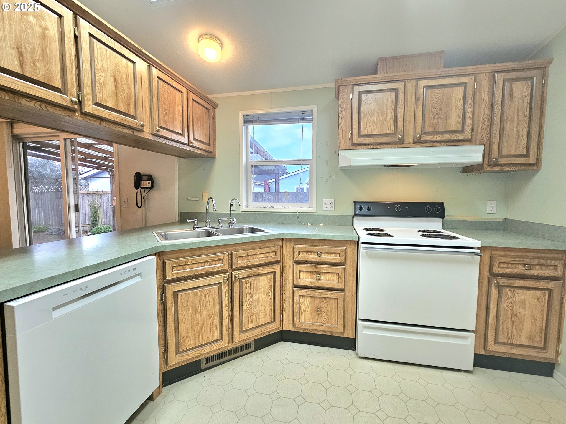 1621 Skipper Avenue Eugene, OR 97404 - Photo 9 of 36 Gallery Image 9