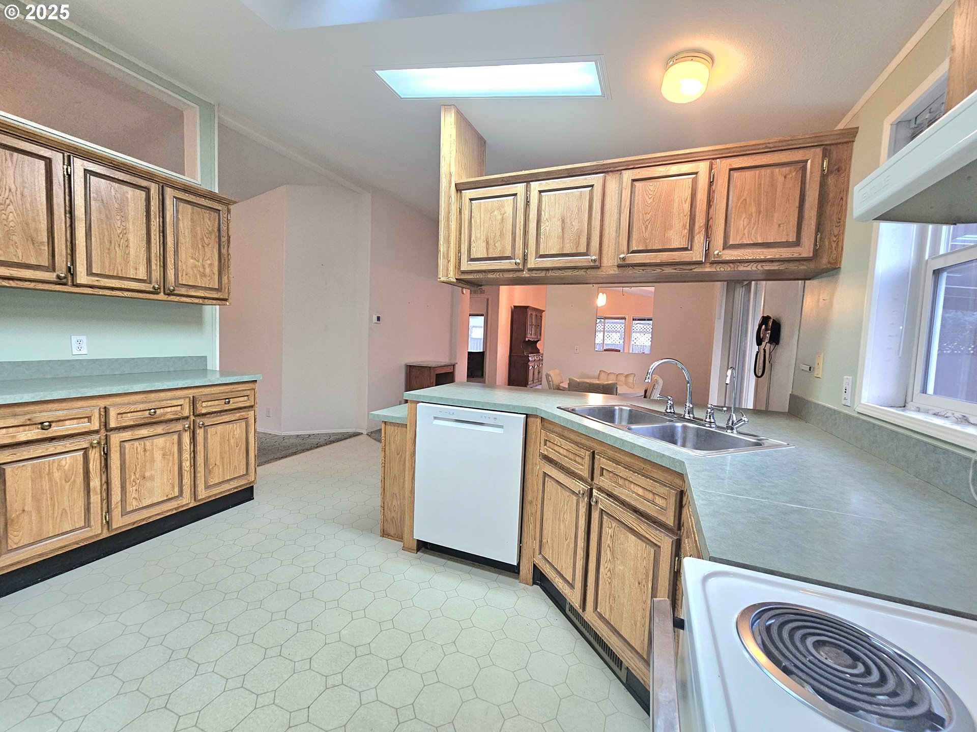 1621 Skipper Avenue Eugene, OR 97404 - Photo 10 of 36 Gallery Image 10