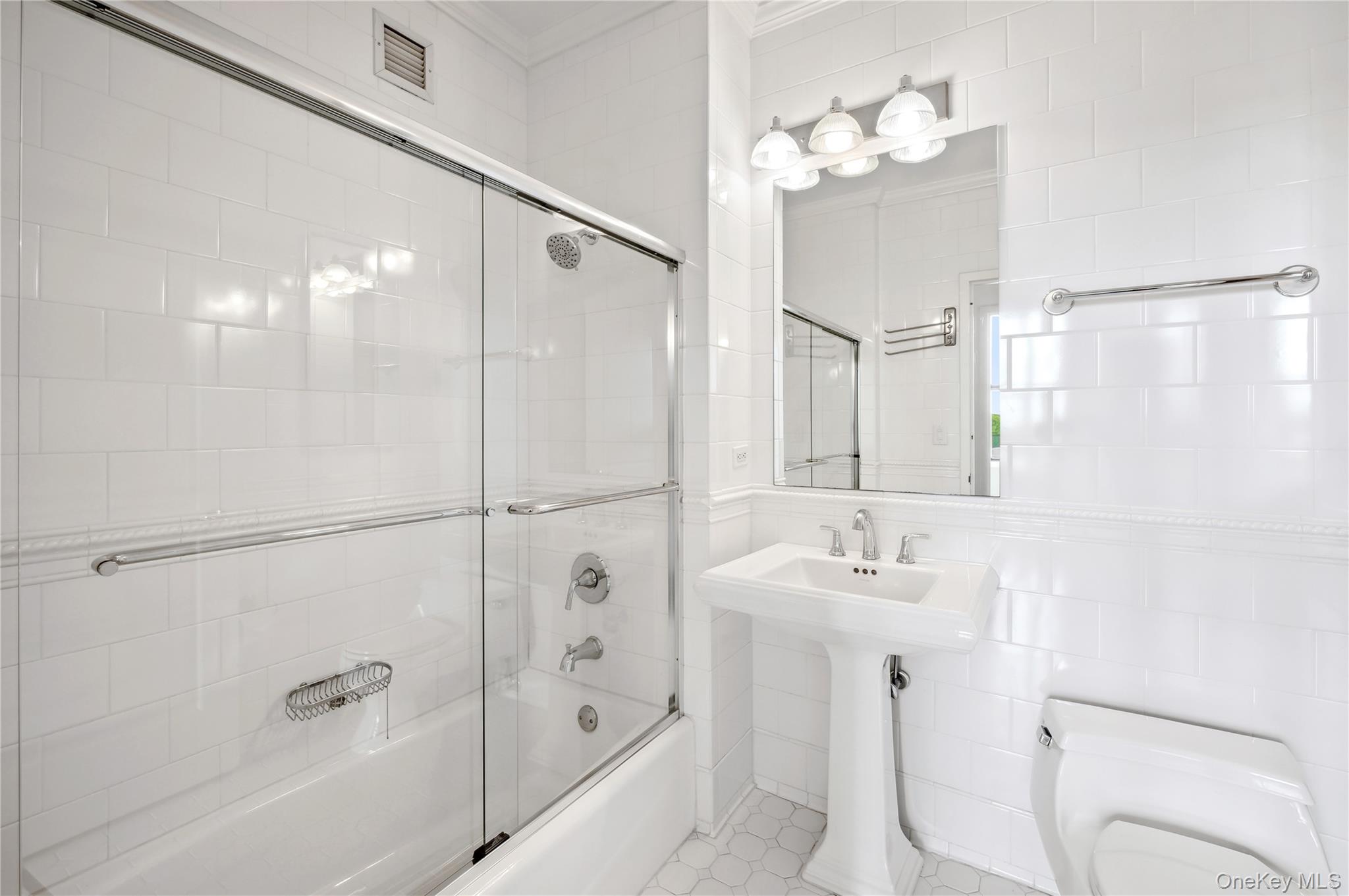 1 Scarsdale Road, Unit 613 Tuckahoe, NY 10707 - Photo 17 of 34 Main Bathroom