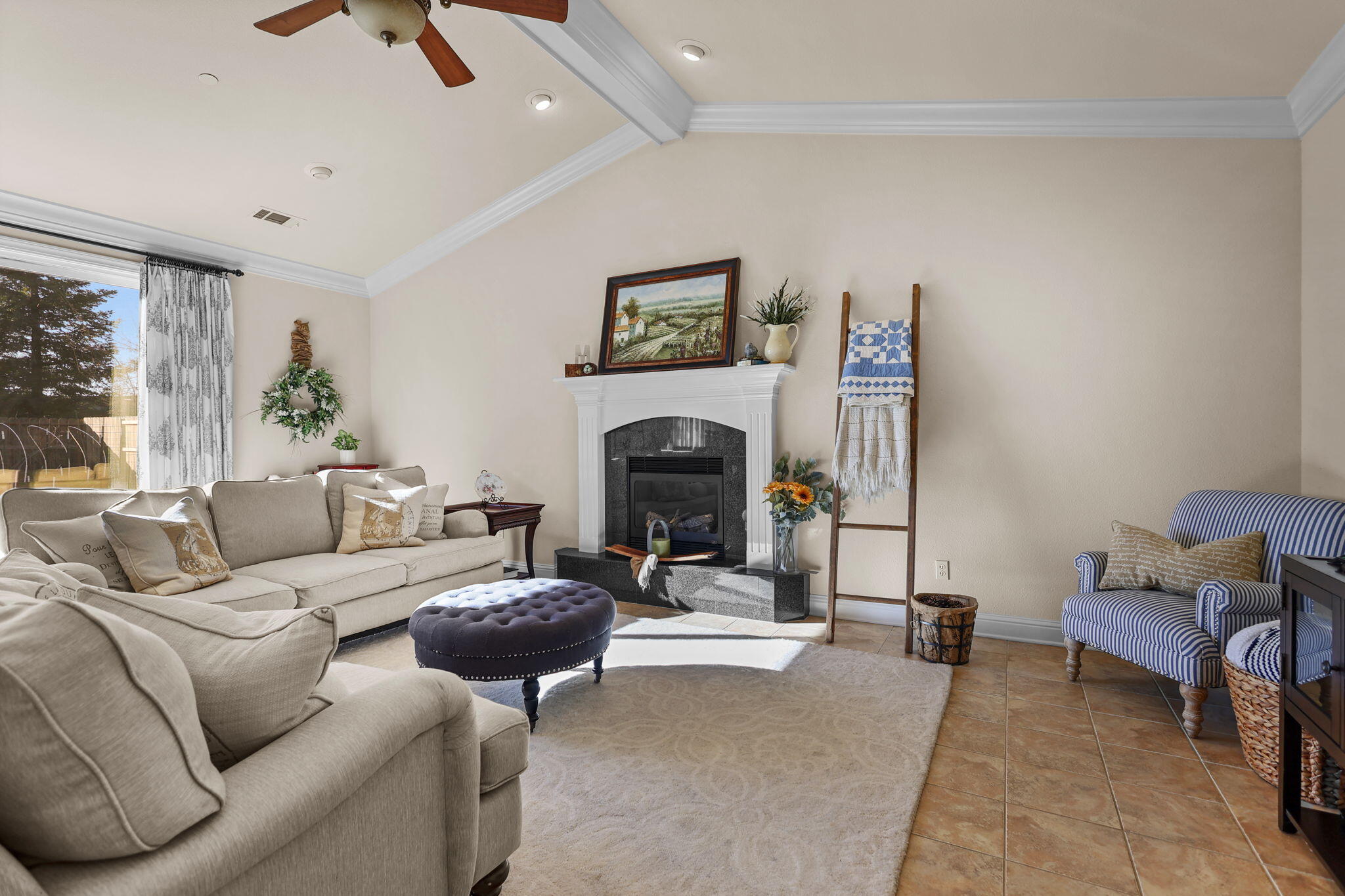 3183 Agassi Lane Redding, CA 96002 - Photo 12 of 41 46-web-or-mls-8Q0A6708_1