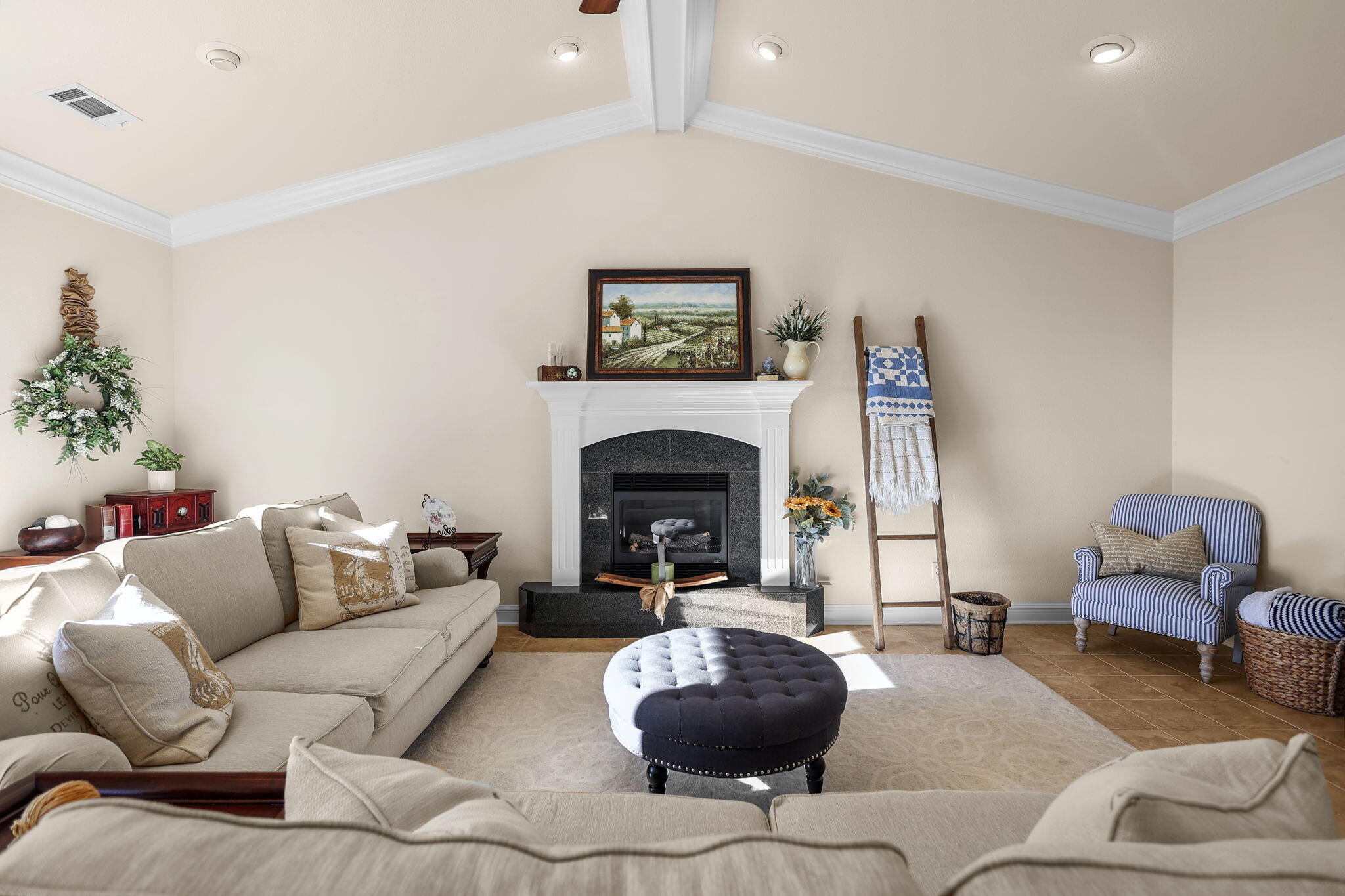 3183 Agassi Lane Redding, CA 96002 - Photo 13 of 41 48-web-or-mls-8Q0A6728_1