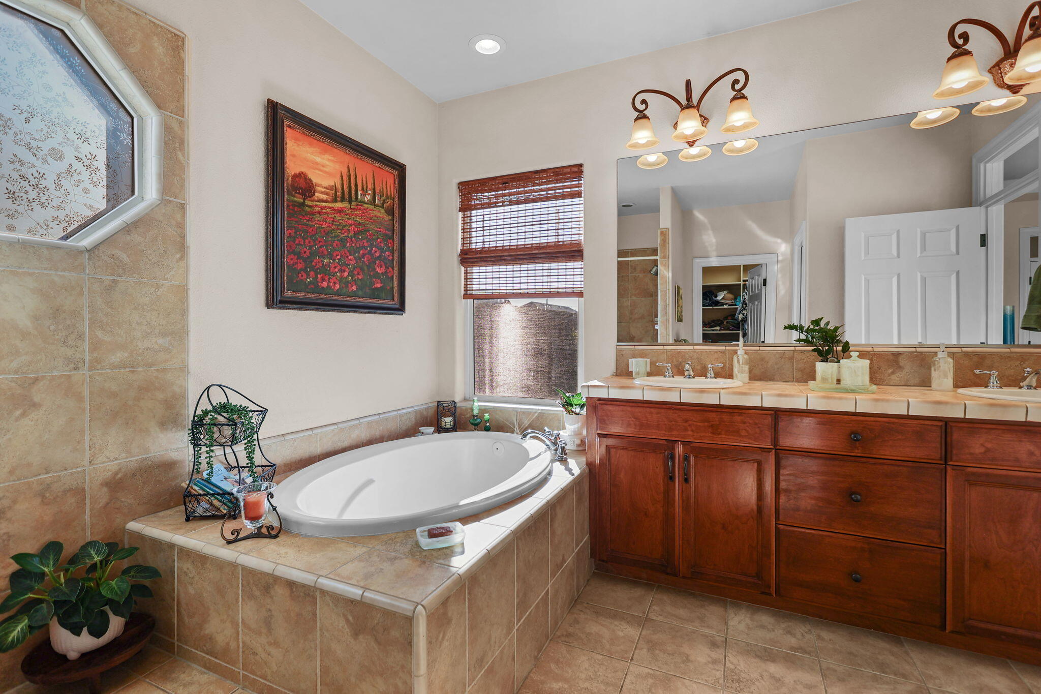 3183 Agassi Lane Redding, CA 96002 - Photo 24 of 41 Private soaking tub