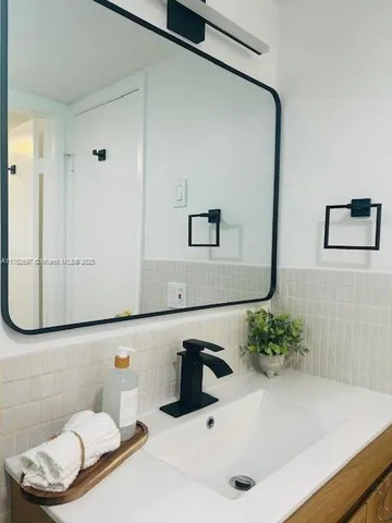 $124,900 | 1101 Hillcrest Court, Unit 306, Hollywood, FL 33021