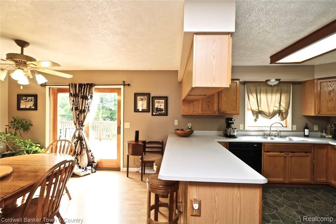 26840 Johns Road Wixom, MI 48393 - Photo 18 of 78 fullsizeoutput_6ae.jpeg