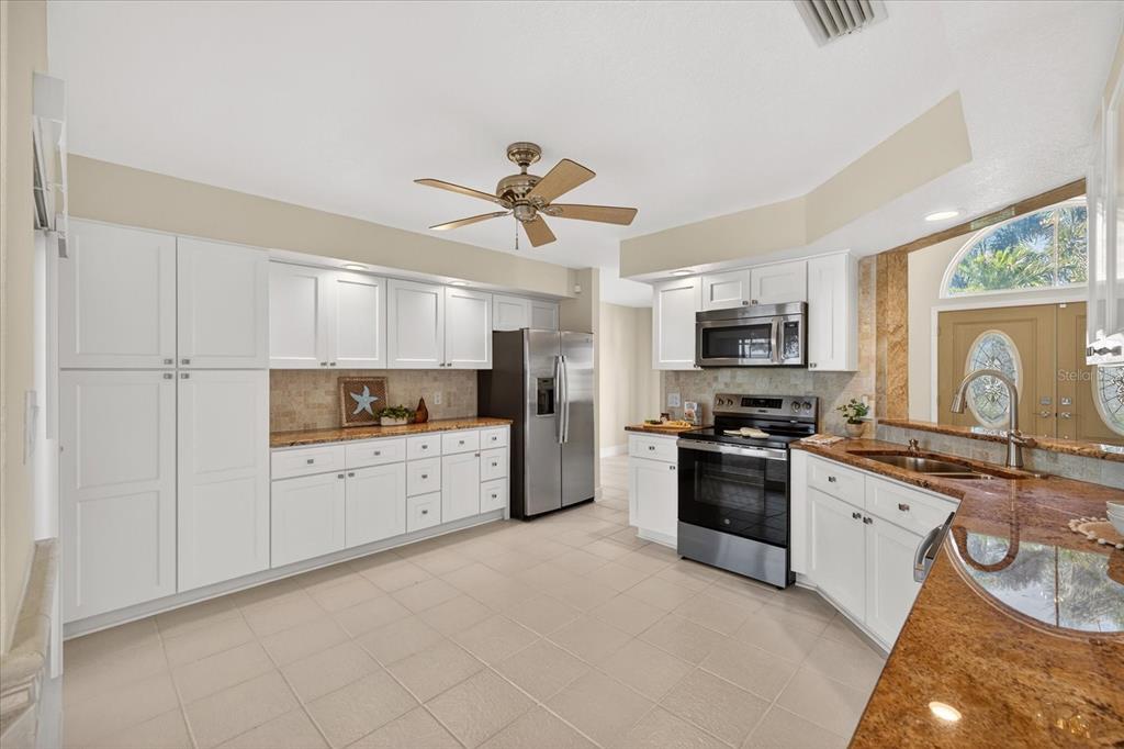 3640 Harborview Court New Port Richey, FL 34652 - Photo 16 of 95