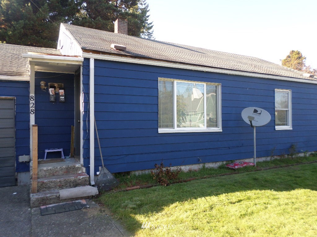 828 May Street Raymond, WA 98577 - Photo 1 of 11 Gallery Image 1