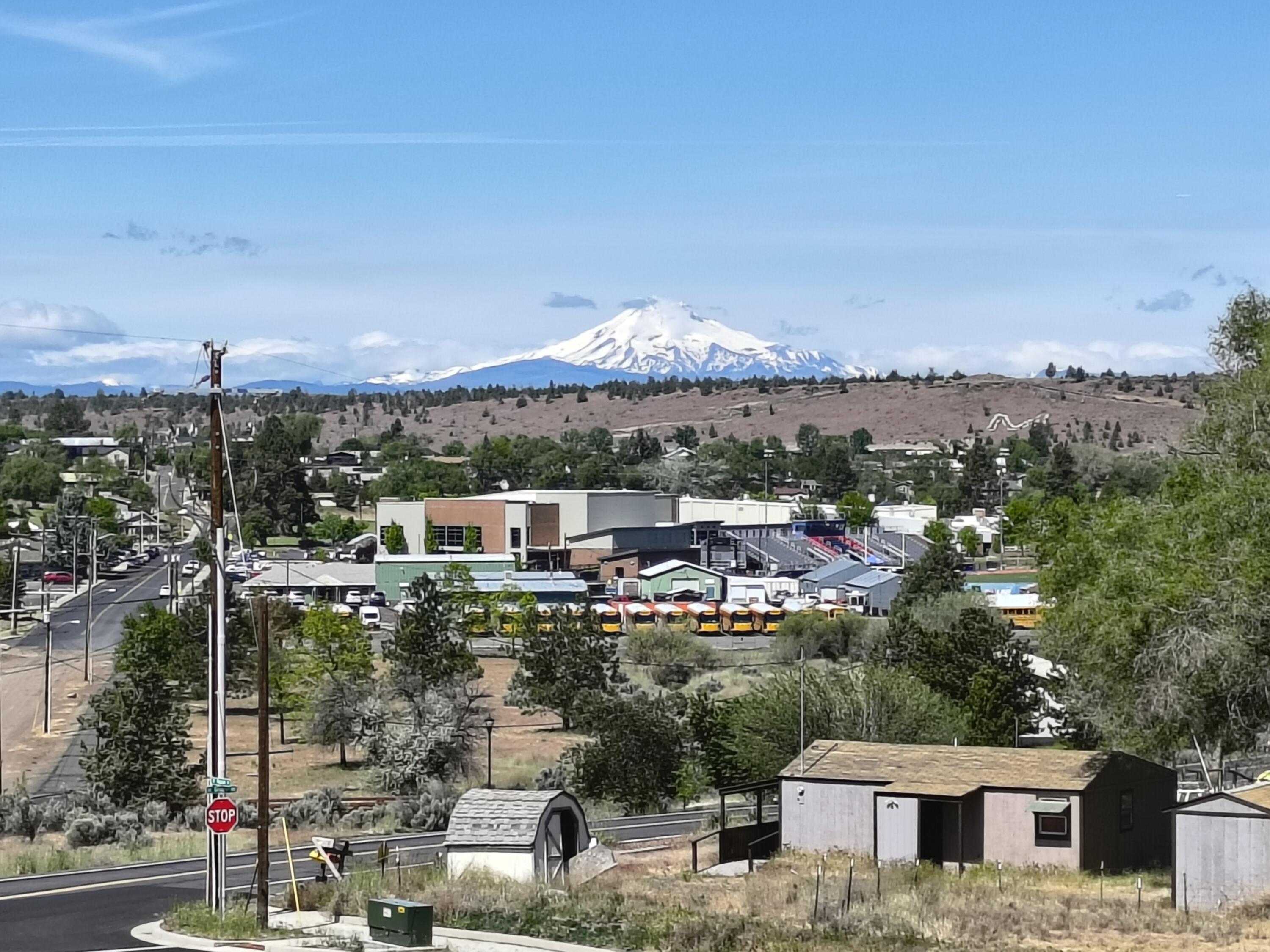 791 Southeast Grizzly Road Madras, OR 97741 - Photo 28 of 31 a view of a city