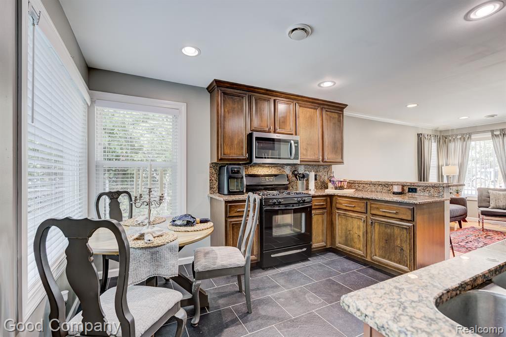 15925 West 14 Mile Road Franklin, MI 48025 - Photo 9 of 29