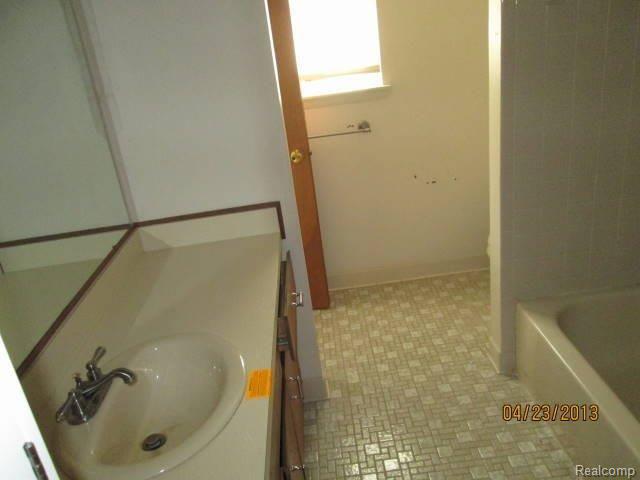 4925 Whipple Lake Road Clarkston, MI 48348 - Photo 17 of 21 IMG_0409.JPG