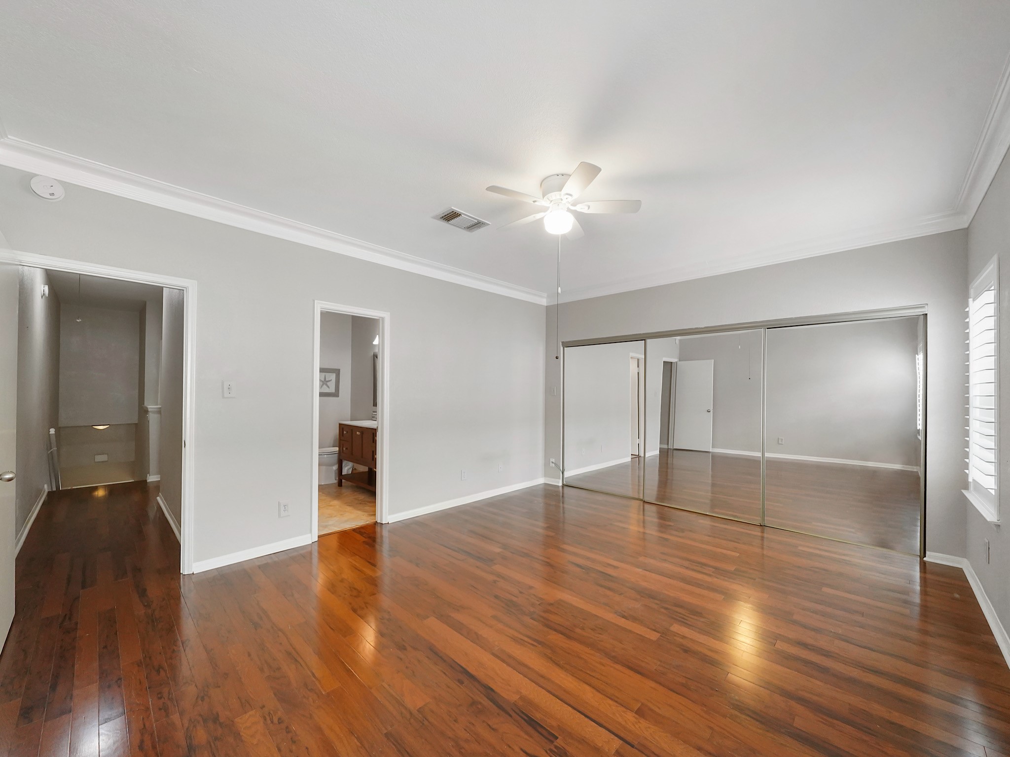 6000 Reims Road, Unit 2205 Houston, TX 77036 - Photo 24 of 35 Comfortable secondary suite with direct bathroom access.