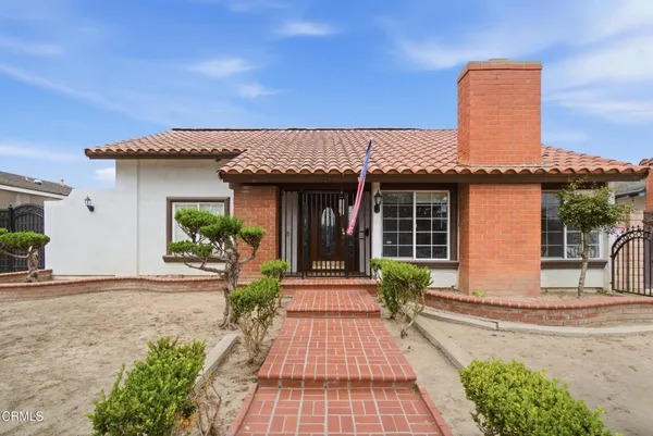 $869,900 | 1131 Camelot Way, Oxnard, CA 93030