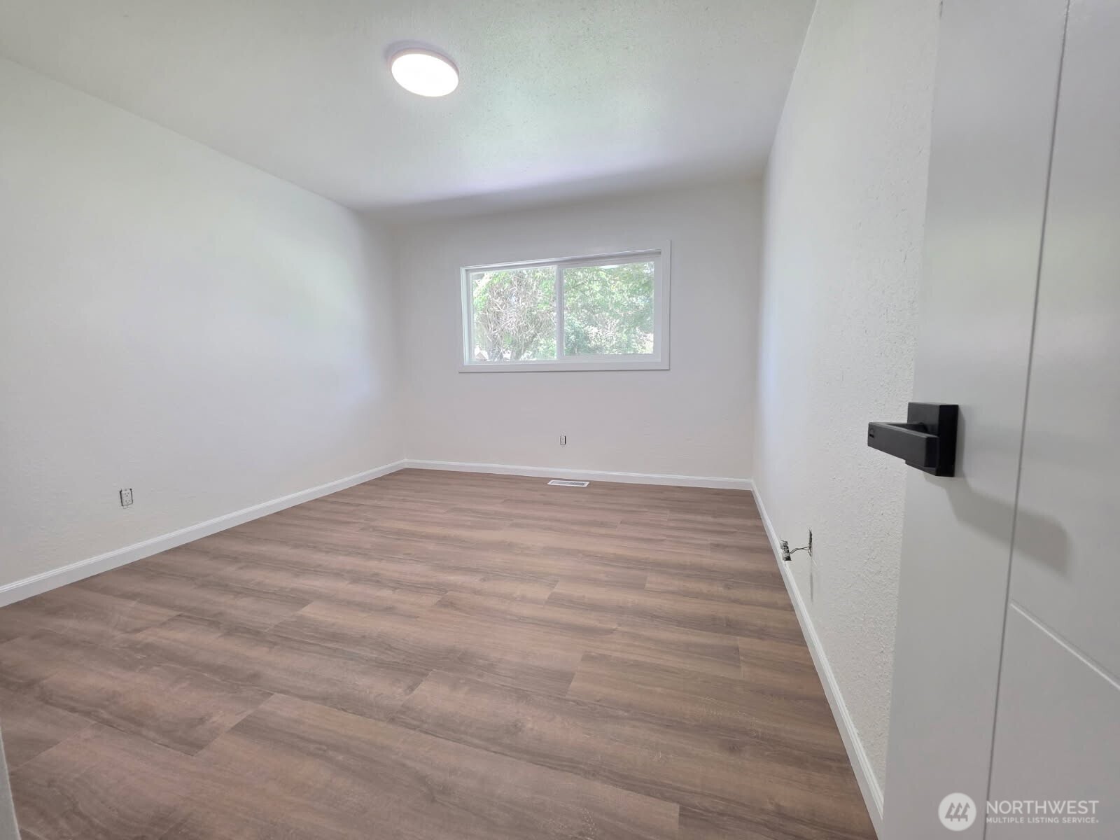 17843 110th Avenue Southeast Renton, WA 98055 - Photo 5 of 10