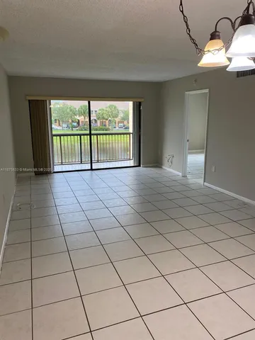 $2,300 | 10255 Northwest 9th St Circle, Unit 2057, Miami, FL 33172