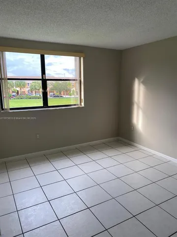 $2,300 | 10255 Northwest 9th St Circle, Unit 2057, Miami, FL 33172