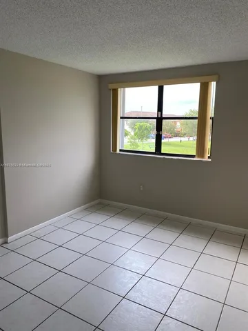 $2,300 | 10255 Northwest 9th St Circle, Unit 2057, Miami, FL 33172