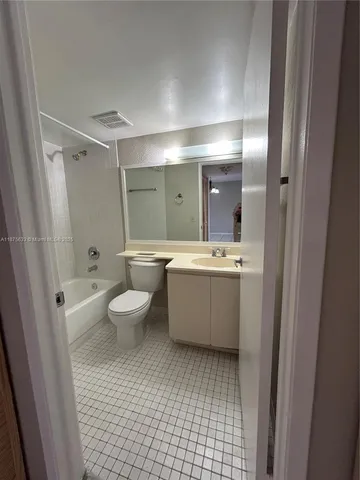 $2,300 | 10255 Northwest 9th St Circle, Unit 2057, Miami, FL 33172