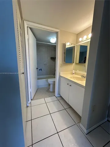 $2,300 | 10255 Northwest 9th St Circle, Unit 2057, Miami, FL 33172