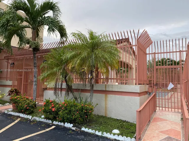 $2,300 | 10255 Northwest 9th St Circle, Unit 2057, Miami, FL 33172