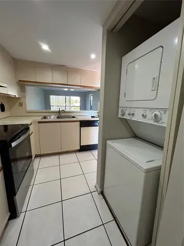 $2,300 | 10255 Northwest 9th St Circle, Unit 2057, Miami, FL 33172