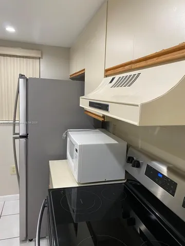 $2,300 | 10255 Northwest 9th St Circle, Unit 2057, Miami, FL 33172