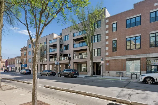 $785,000 | 4537 North Clark Street, Unit 3C, Chicago, IL 60640