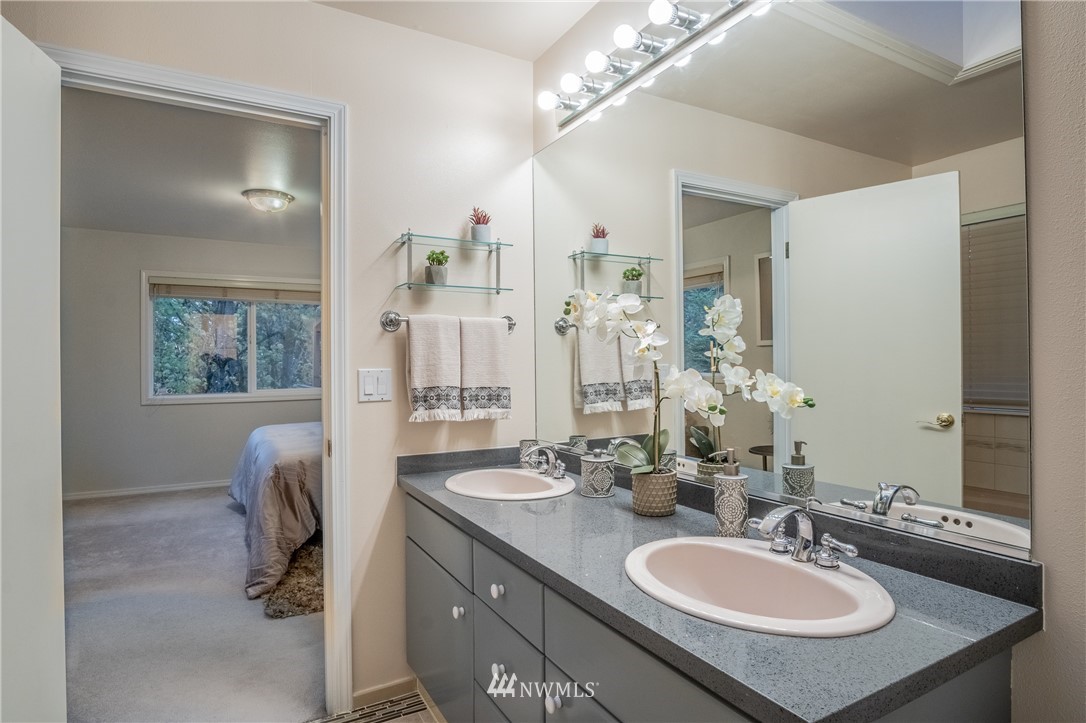18601 106th Place Southeast Renton, WA 98055 - Photo 11 of 25 Gallery Image 11