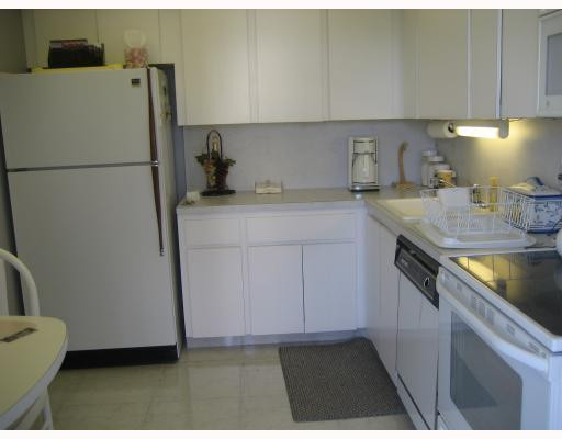 3091 North Course Drive, Unit 502 Pompano Beach, FL 33069 - Photo 3 of 16 Kitchen